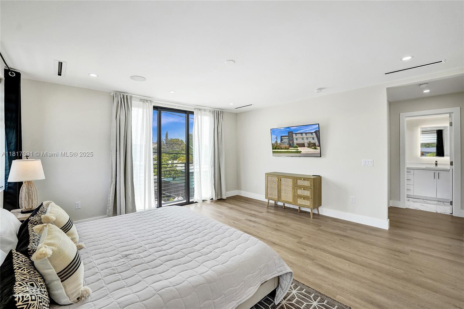 Building Photo - 1619 NW 11th Ave