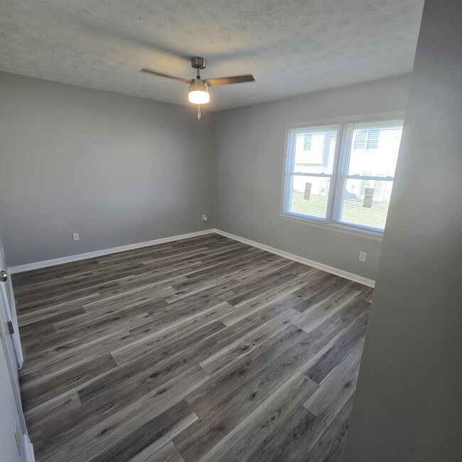 Building Photo - @ Bedroom Townhome conveniently located near the interstate, hospital, airport, entertainment and...