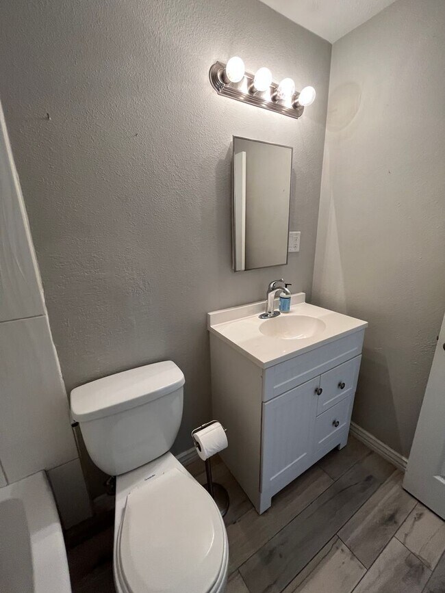 Building Photo - Beautiful Three Bedroom Scottsdale House w...