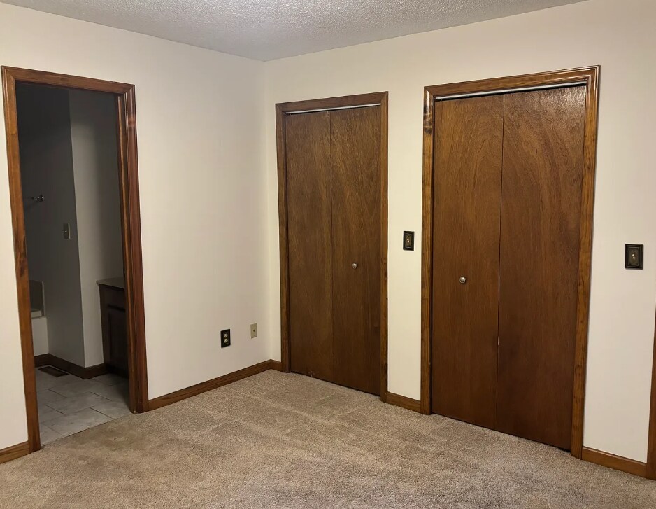 Building Photo - 709 Woodhaven Dr