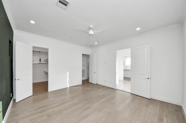Building Photo - 4005 Woodshire Vlg Ests