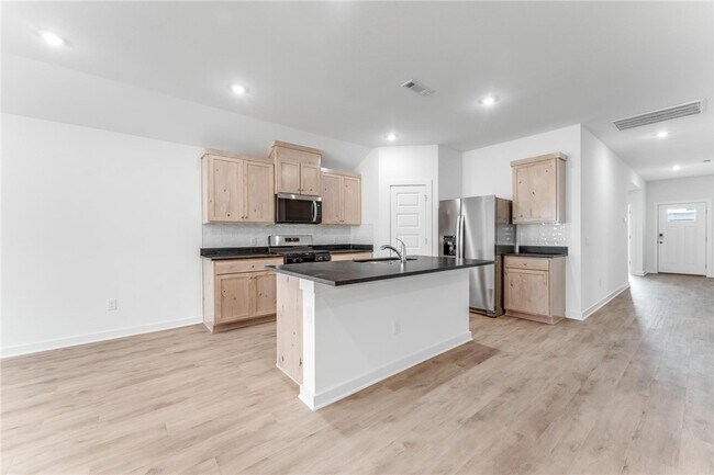 Building Photo - 114 S Maroon Ave