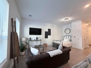 Building Photo - 6640 Mooney St