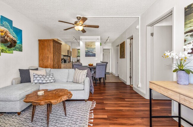 Building Photo - Beautiful Fully Furnished, 2 Bed, 1 1/2 Bath, Oceanview Condo with Pool