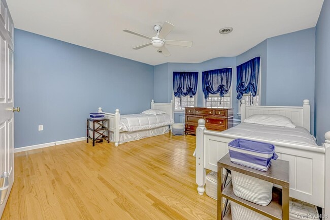 Building Photo - 22 Golden Rd