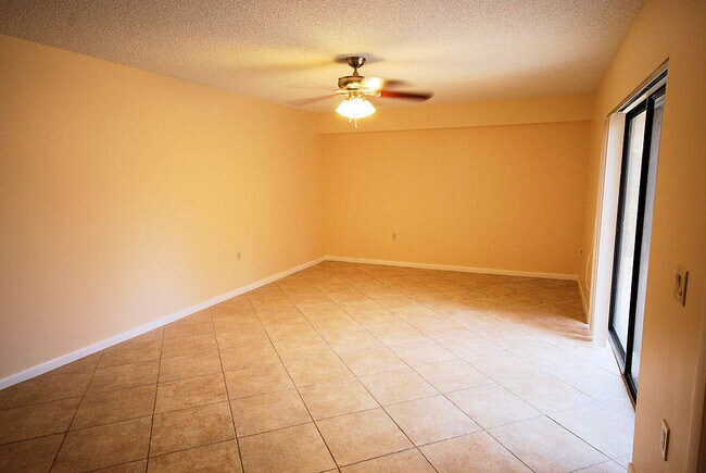 Building Photo - 582 Green Springs Pl
