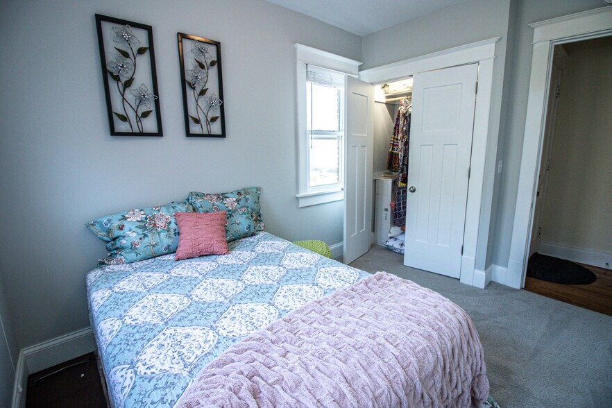 Building Photo - 1204 Columbia St