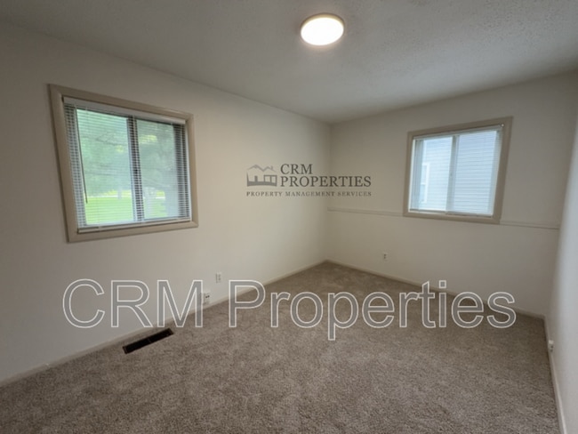 Building Photo - 814 Maumee Dr