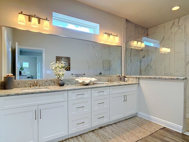 Building Photo - 3008 King Palm Dr