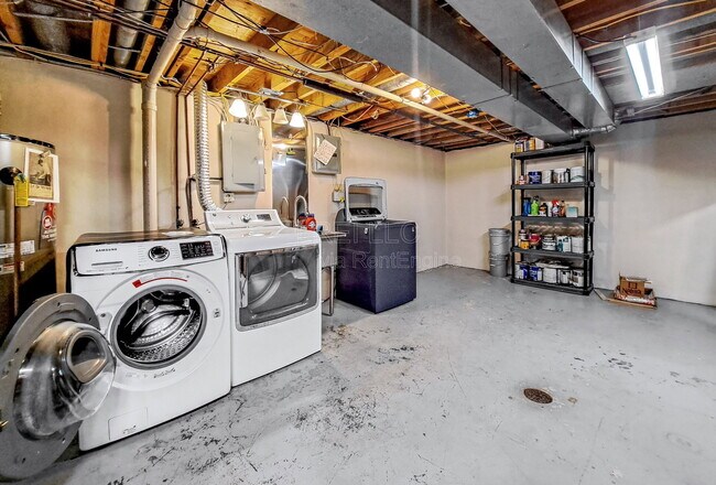 Building Photo - 3609 Locust Cir E