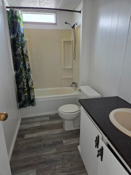 Building Photo - 220 17th Ave