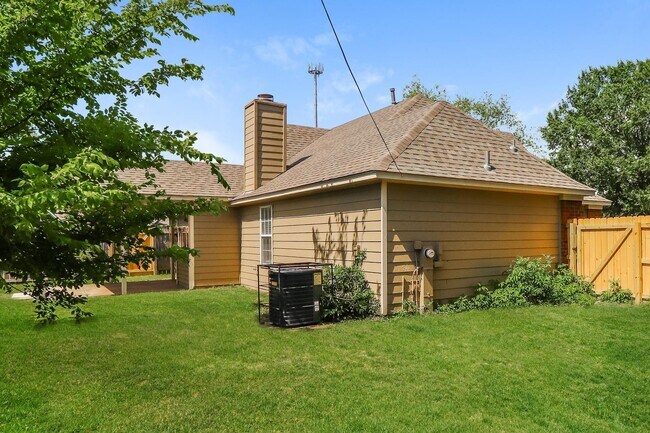 Building Photo - 4515 Kings Grant Dr