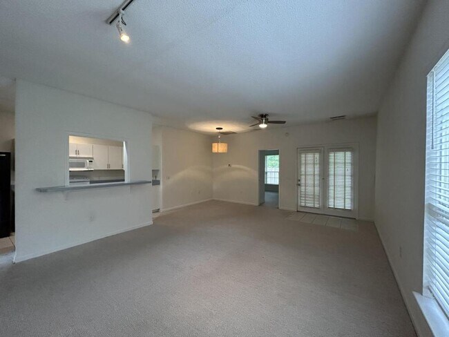 Building Photo - 1600 Sturdivant Dr