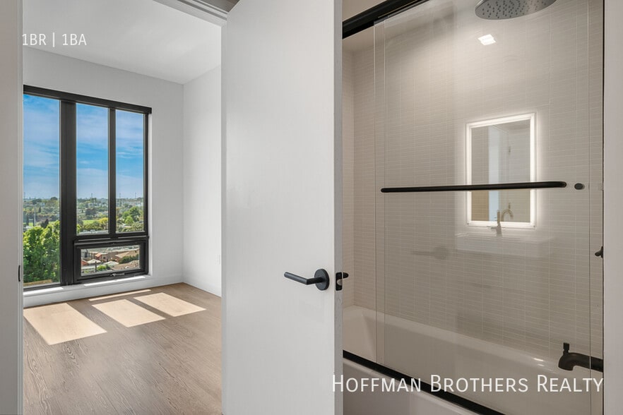 Building Photo - 10700 Tabor St