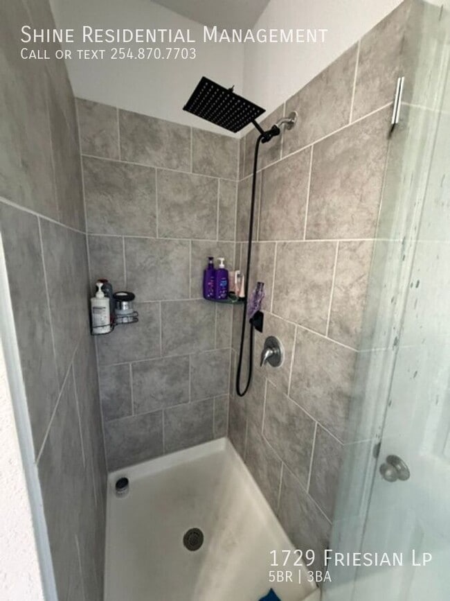 Building Photo - 1729 Friesian Lp