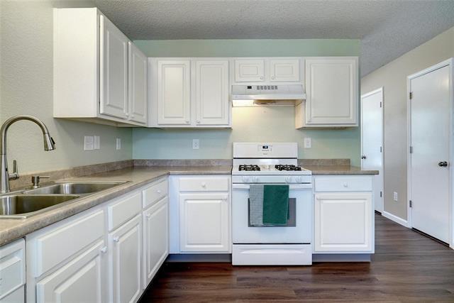Building Photo - 1703 Creekpoint Dr