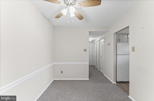 Building Photo - 510 Valley Dr
