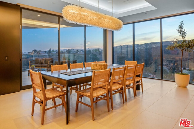 Building Photo - 1731 Summitridge Dr