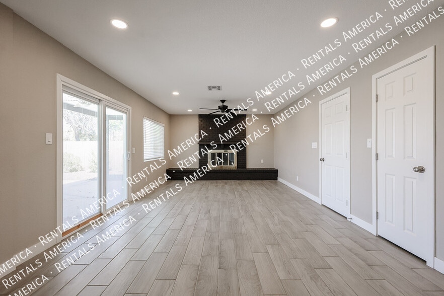 Building Photo - 2902 W Straford Dr