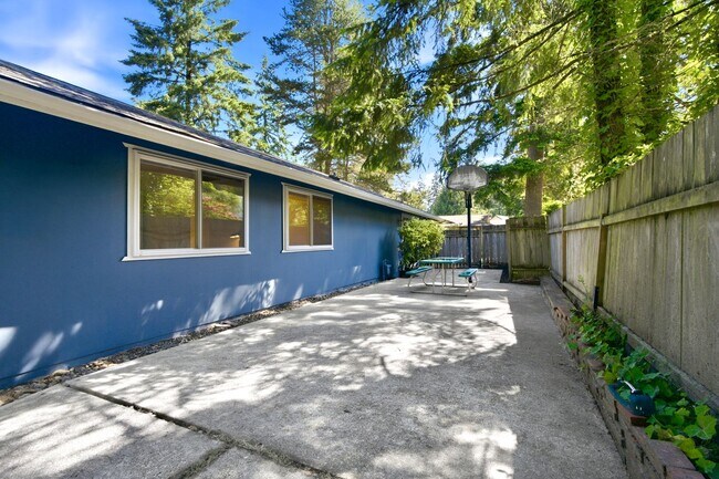 Building Photo - Pet-Friendly Rambler with Modern Updates and Great Layout