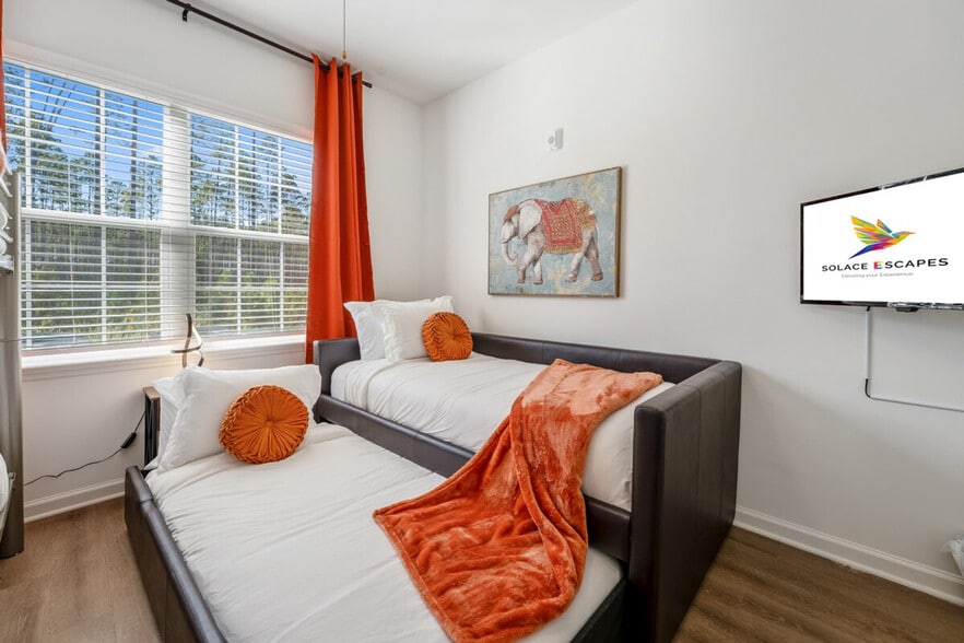 Building Photo - 637 Wildlight Ave