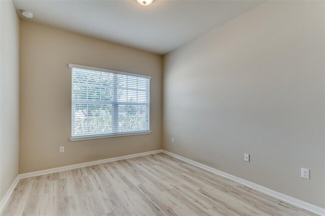 Building Photo - 505 Brashear Ln