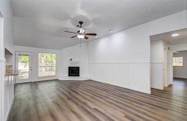 Building Photo - 5010 Village Springs Dr