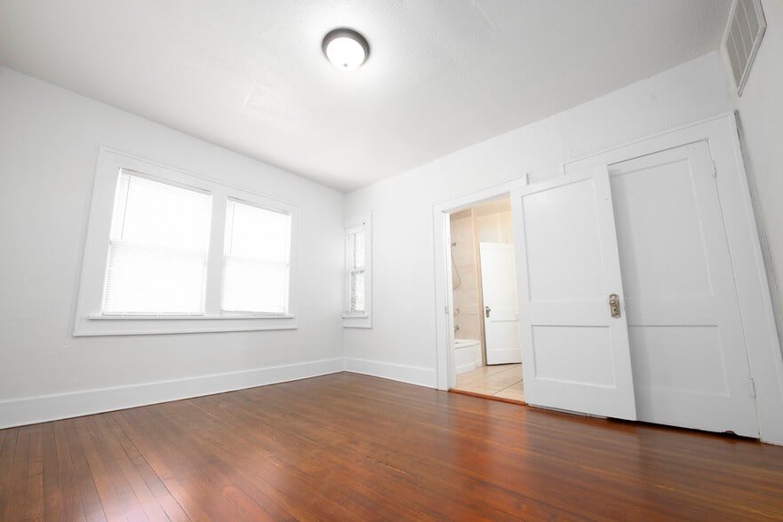 Building Photo - 323 NW 26th St