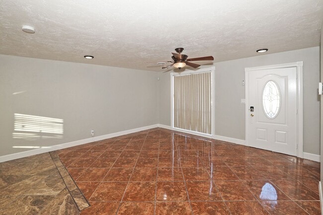 Building Photo - $1,295 Monthly Lease Payment!