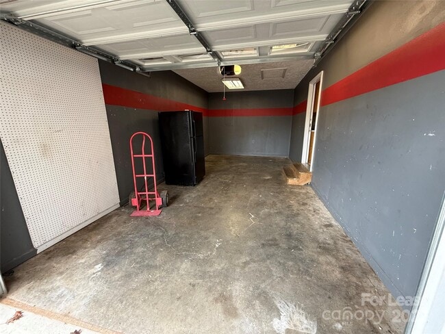 Building Photo - 117 Hayworth Ln