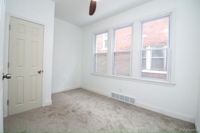 Building Photo - 2891 W Grand St