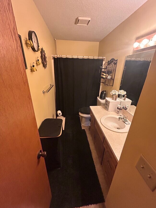 Building Photo - 613 N 40th St