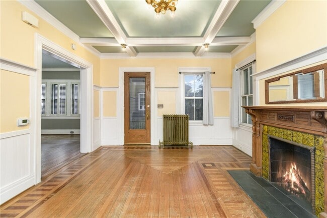 Building Photo - 56 Vassar St