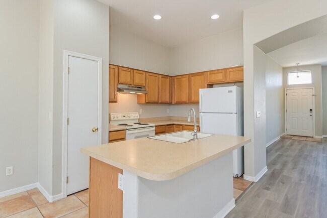 Building Photo - 122 E Camino Rancho Cielo