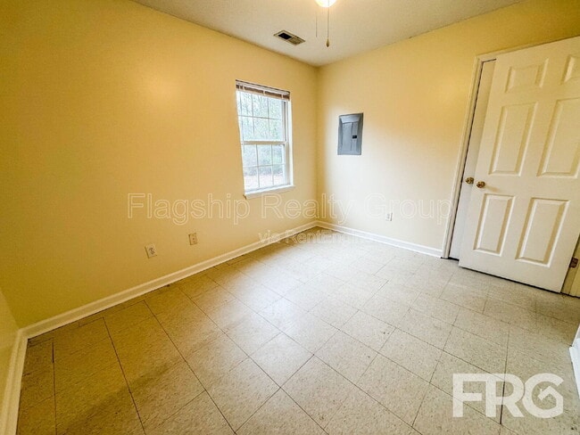 Building Photo - 3313 Parkway Ct