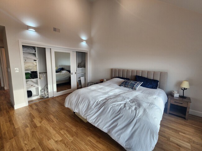 Building Photo - 210 Palmetto Ave