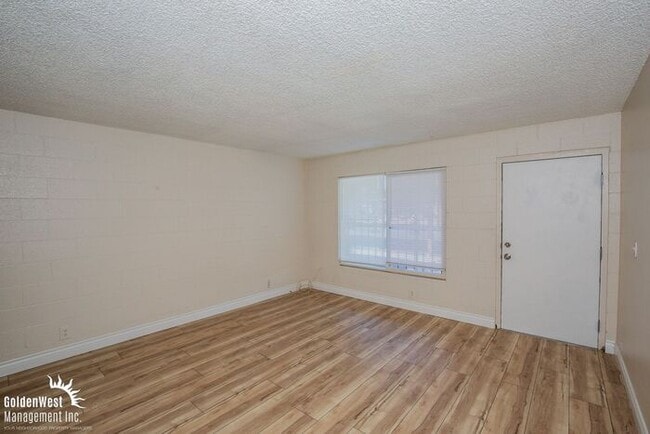 Building Photo - Cozy 1Bdm 1Ba Apartment with Pool Access in Central Las Vegas