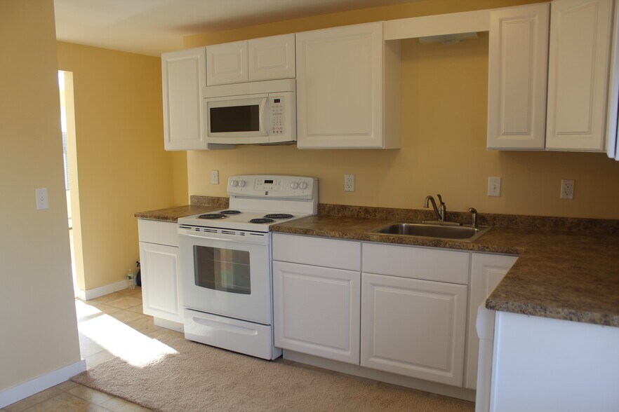 Building Photo - 167 Elm St