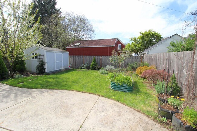 Building Photo - 205 NE 79th Ave