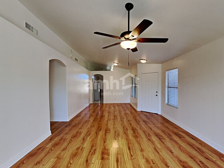 Building Photo - 9107 E Fairfield St