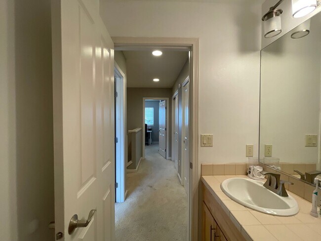 Building Photo - LEASE ASSIGNMENT AVAILABLE MARCH 1: Spacious 4 bdrm, 3 bath home in Cedar Ridge Development!