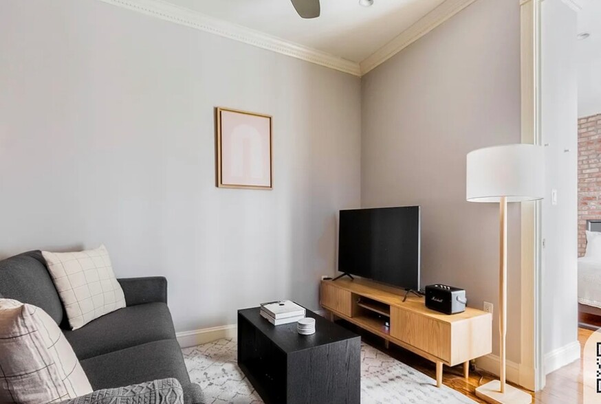 Primary Photo - SOHO 1 bedroom with Custom Gourmet Kitchen