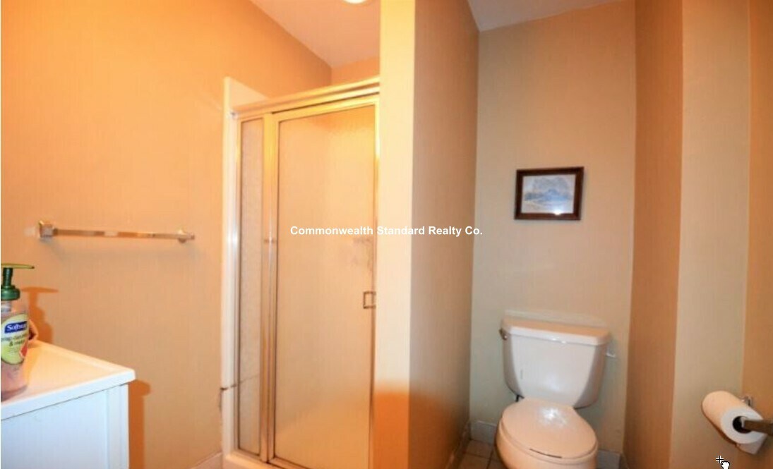 Building Photo - 10 Strathmore Rd