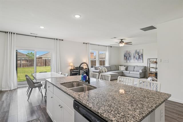 Building Photo - 770 Yorkshire Dr