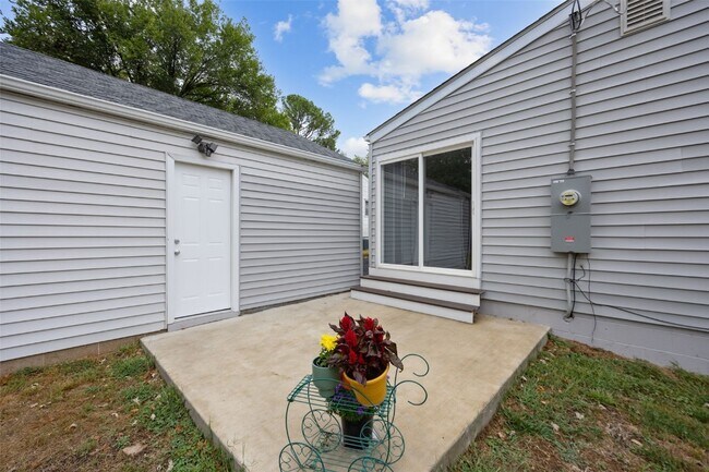 Building Photo - 417 Chamberlin Dr