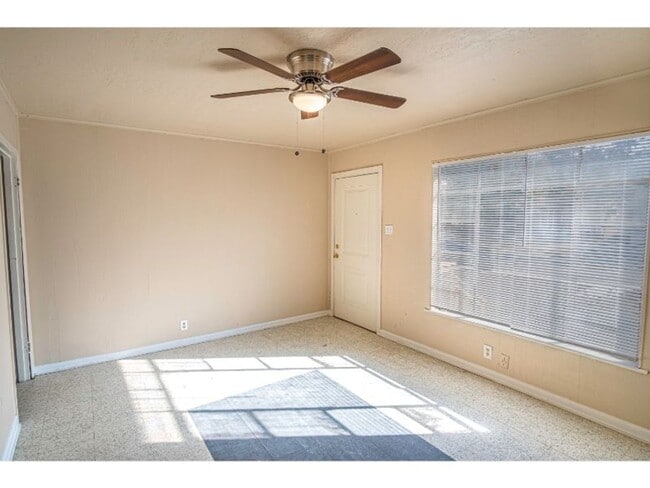 Building Photo - Cozy Remodeled Home Near Downtown