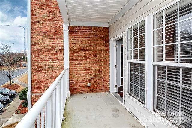Building Photo - 14750 Via Sorrento Dr