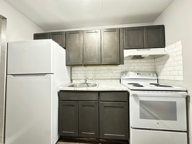 Building Photo - 308 Main St