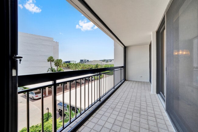Building Photo - 2697 N Ocean Blvd