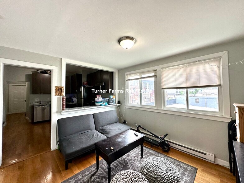 Building Photo - 94 E Cottage St